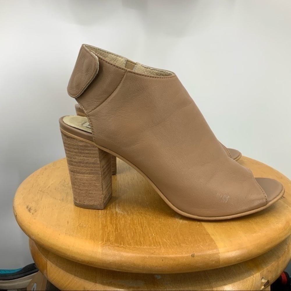 Steve Madden Nonstp Block Heel Open Toed Sandal 8 - image 1